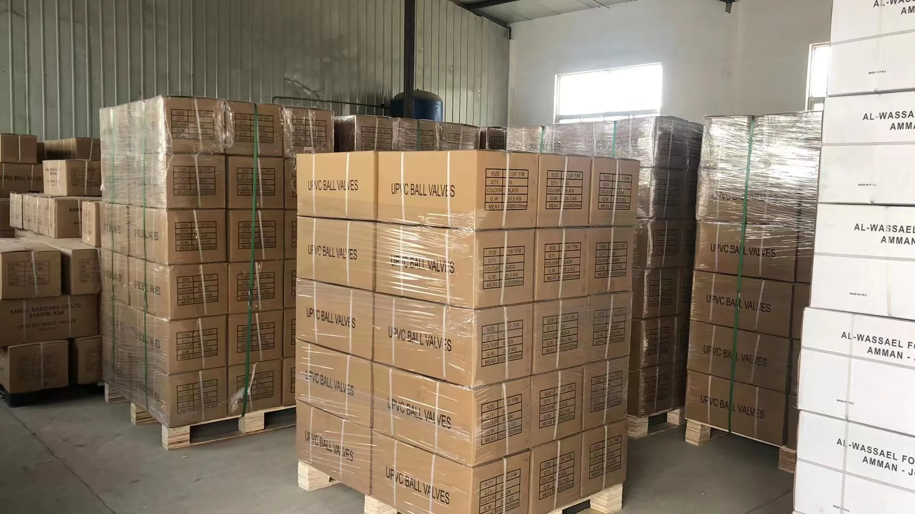 Chargement de conteneurs consolidés Plusieurs catégories de produits de tuyauterie regroupées pour l'expédition par conteneur