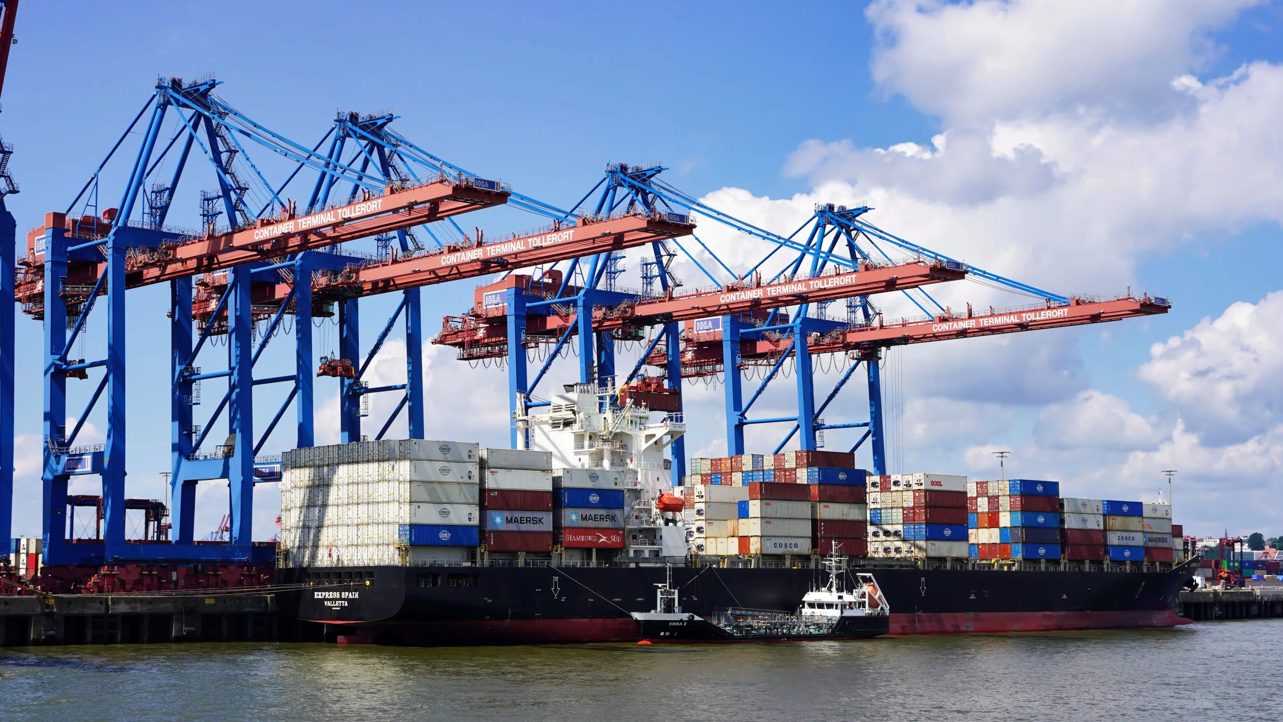 Soutien logistique global aux projets Exportation de tuyaux, raccords et vannes en plastique pour des projets internationaux