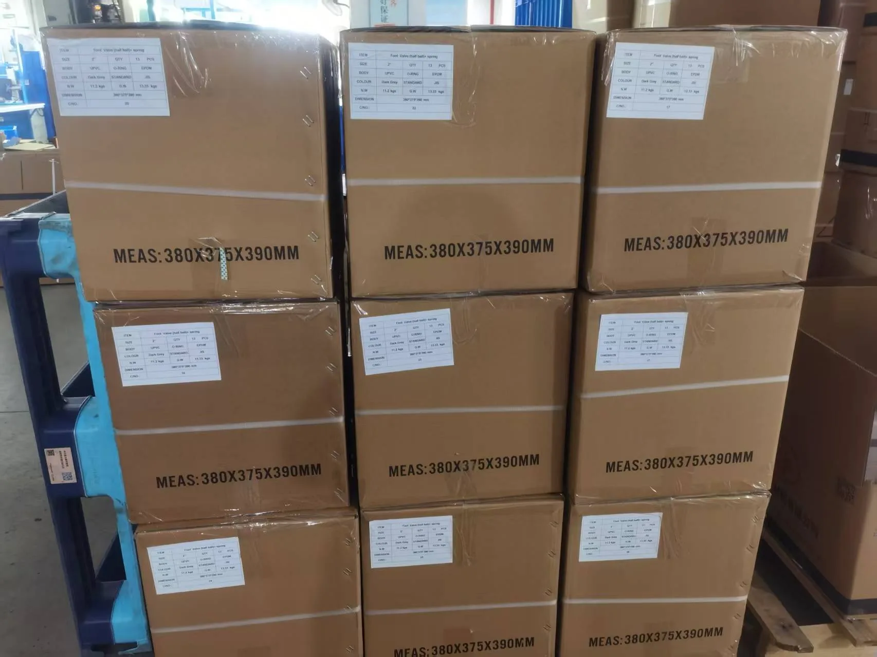 Raccords de tuyauterie emballés, prêts à être expédiés Raccords de tuyauterie en plastique emballés dans des cartons pour livraison internationale